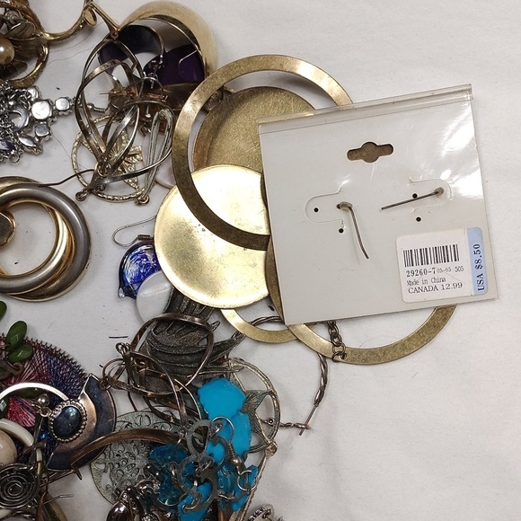 Assorted Jewelry Collection - Picture 4 of 10